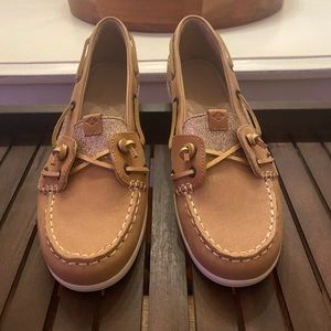 Brand new, never worn. Women’s 7M sparkly ✨ boat shoes.